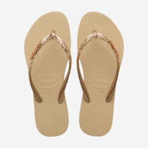 Les Havaianas Slim Glitter II, aussi recherchées sous le nom Havaianas Slim Glitter, sont des tongs femme à brides fines pailletées…